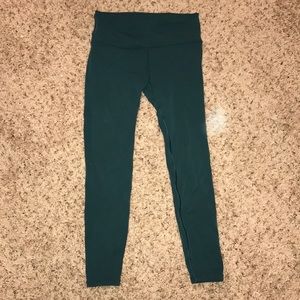 Lululemon cut out crop